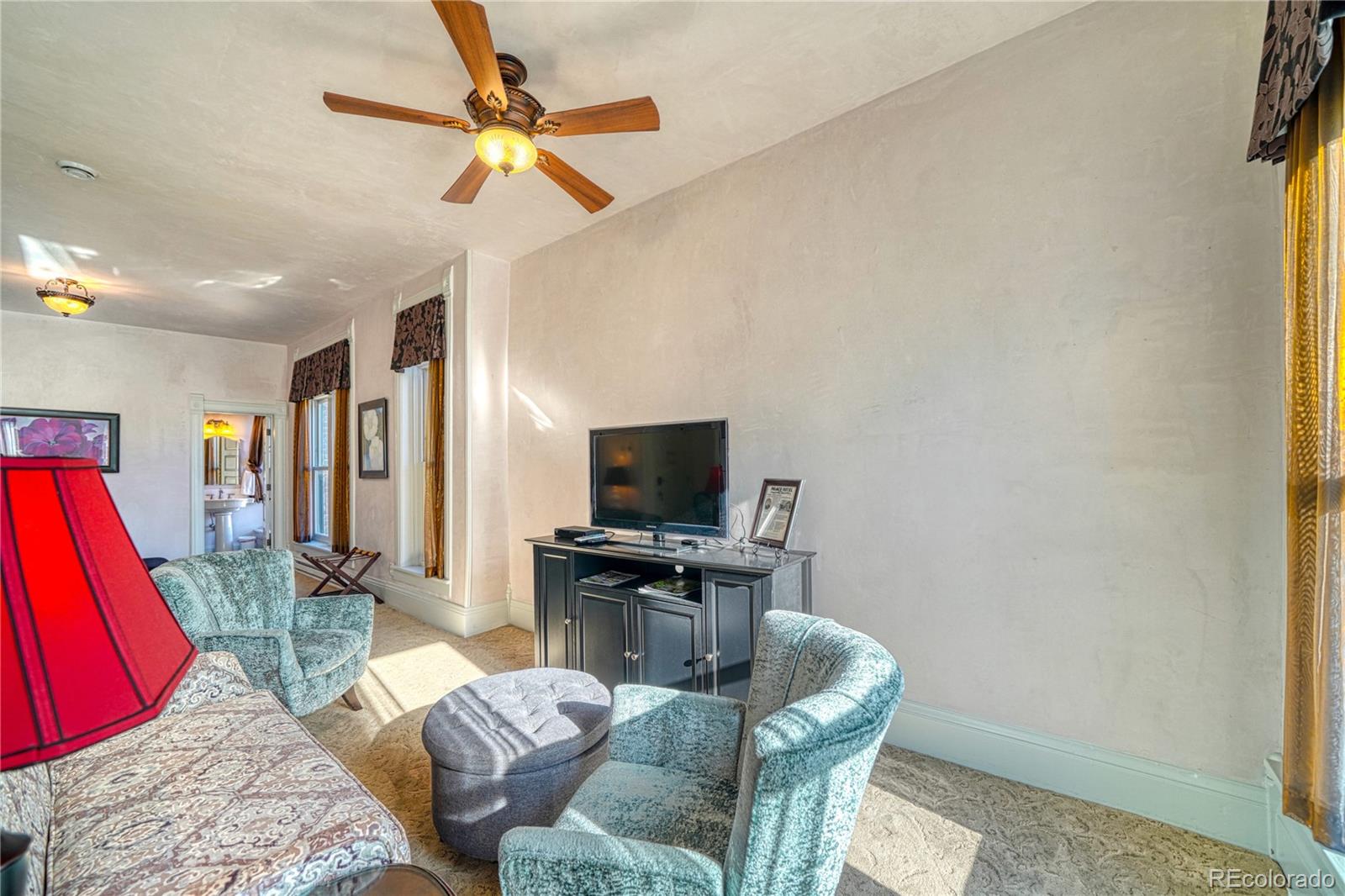204 N F Street Unit: D1/301