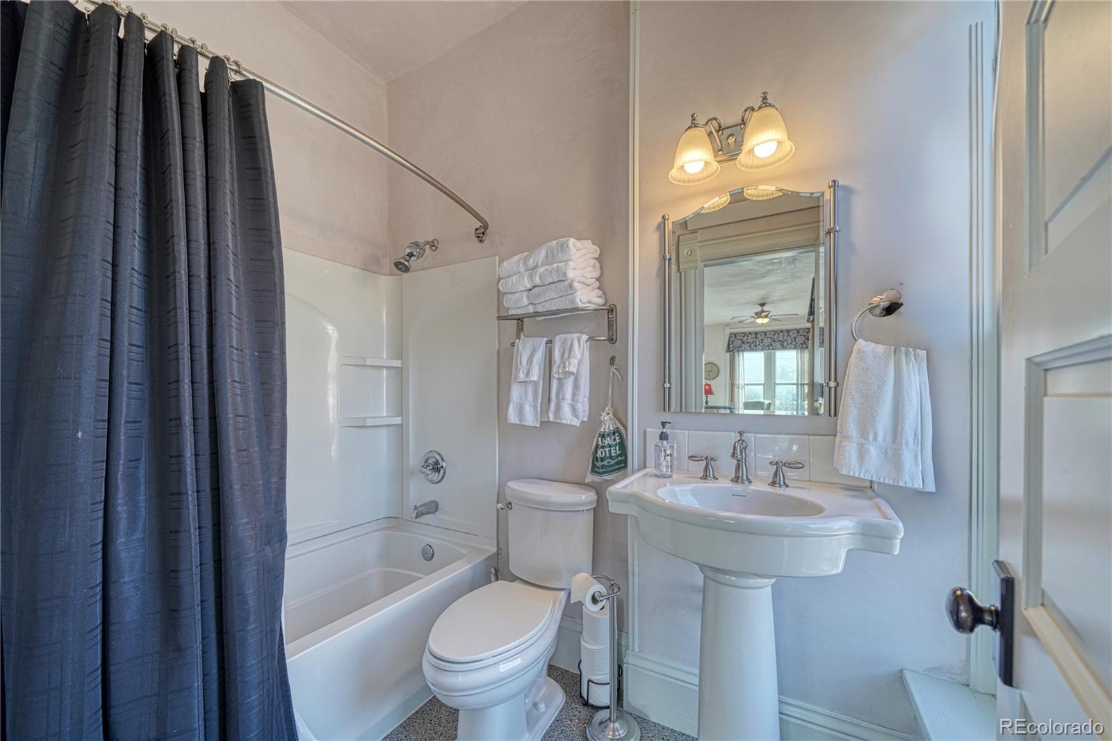 204 N F Street Unit: D1/301