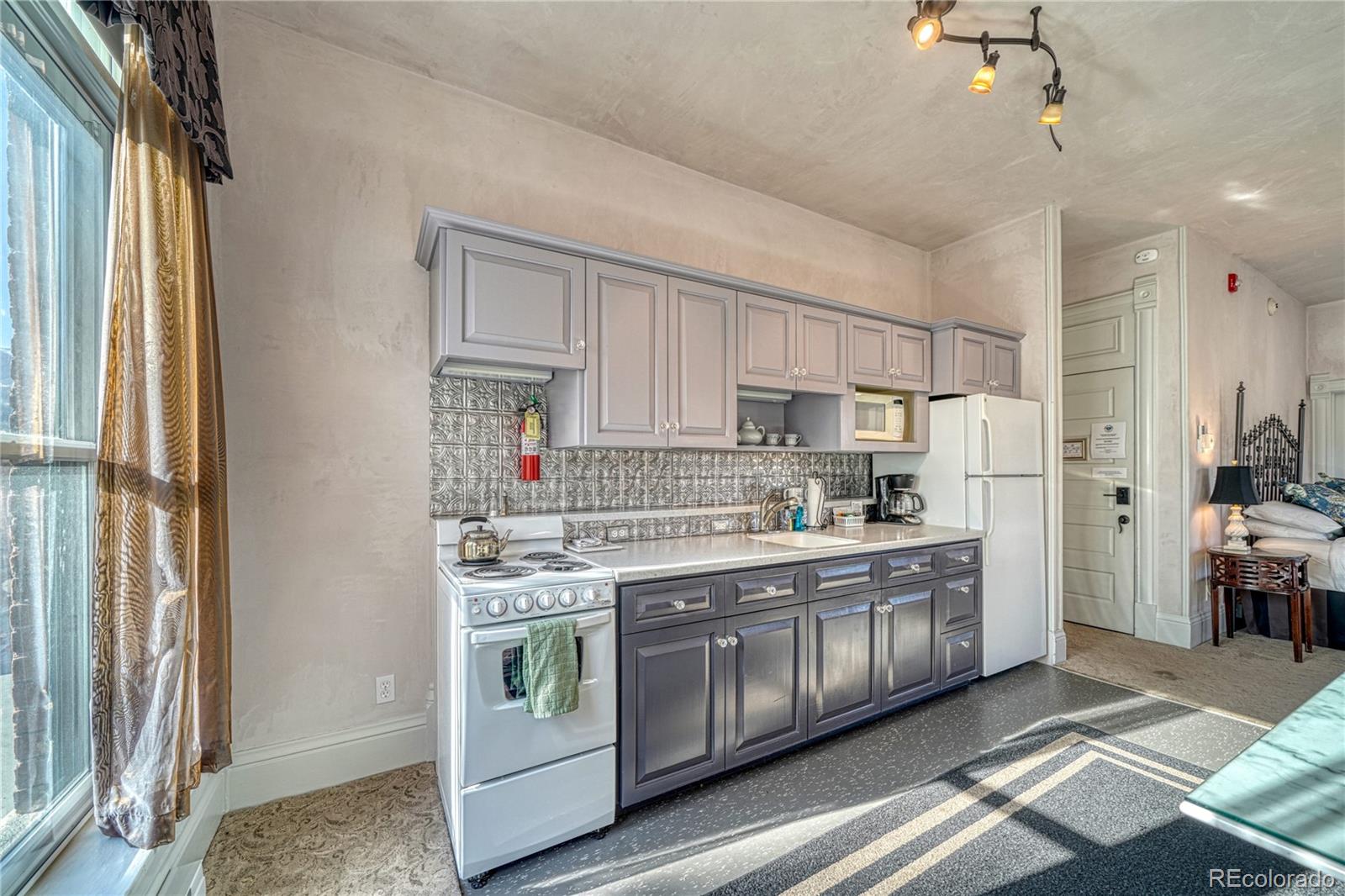 204 N F Street Unit: D1/301