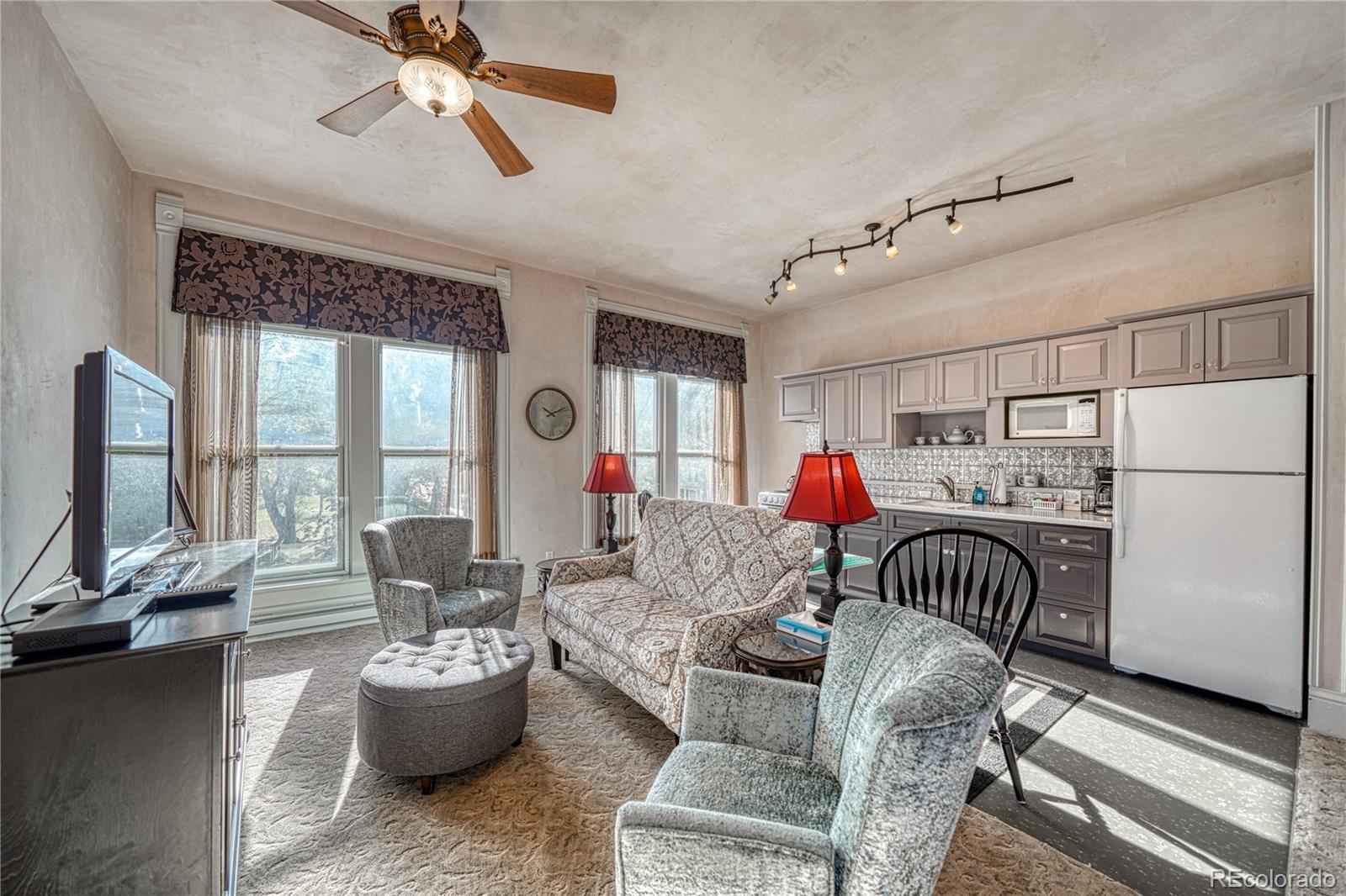 204 N F Street Unit: D1/301