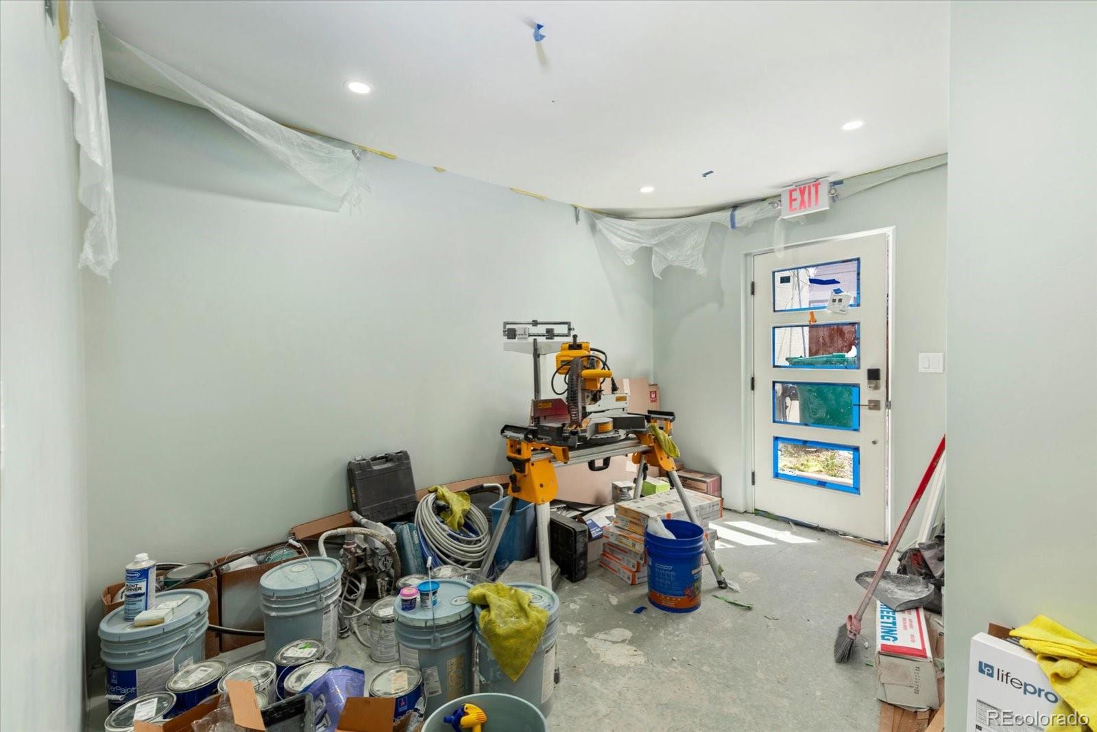 139 E 3rd Street Unit: 4