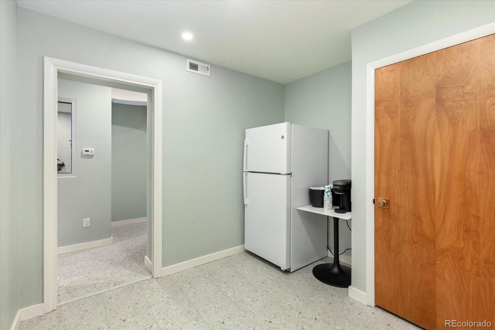 139 E 3rd Street Unit: 4