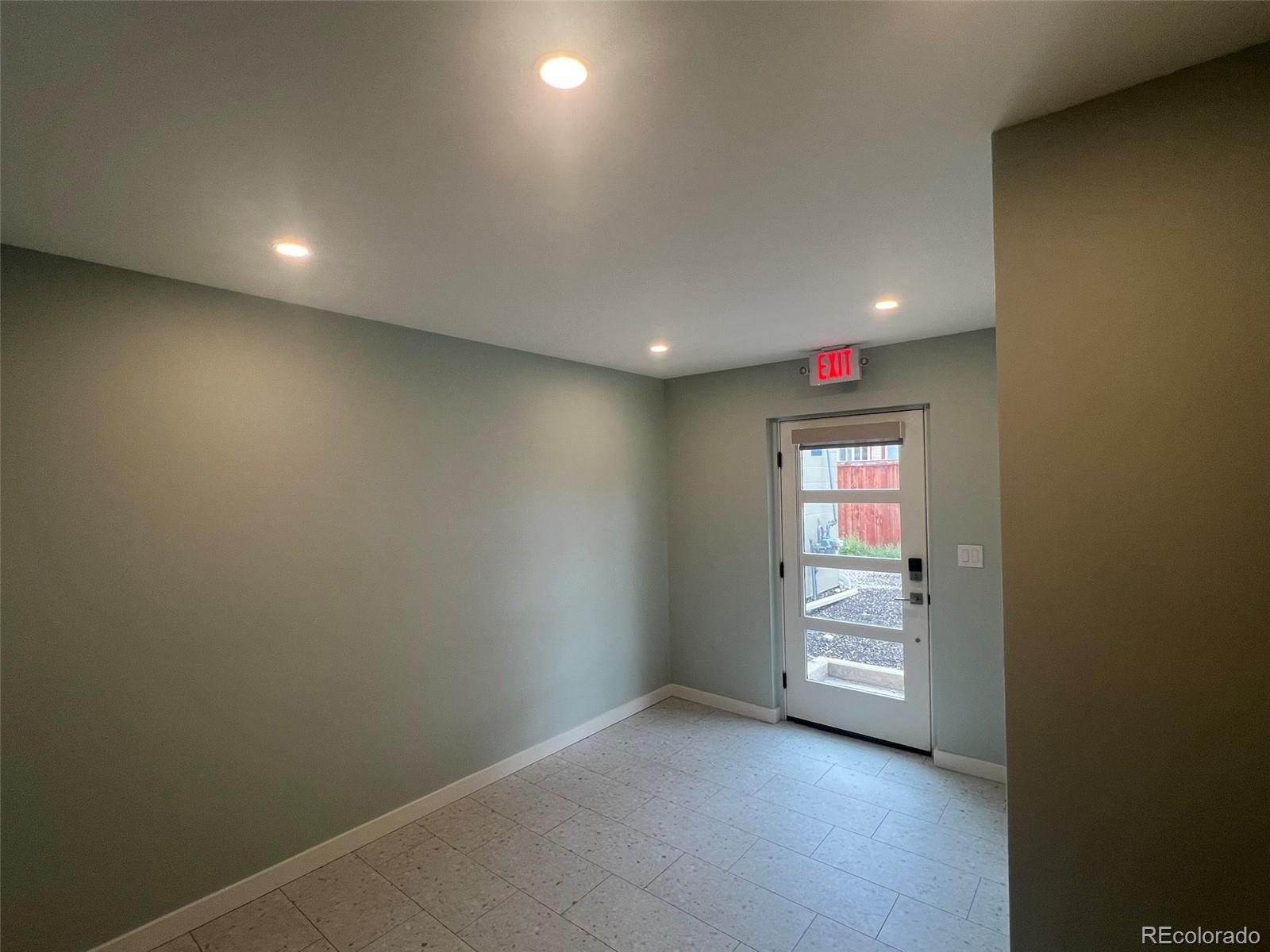 139 E 3rd Street Unit: 4