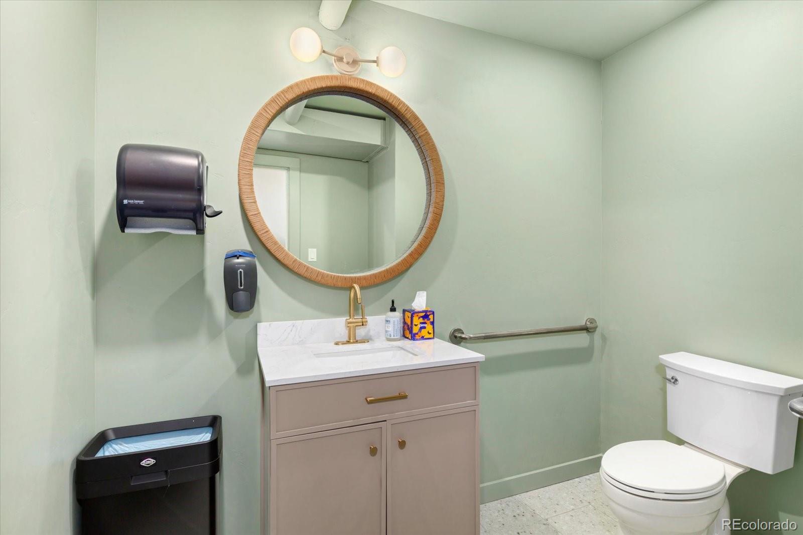 139 E 3rd Street Unit: 4