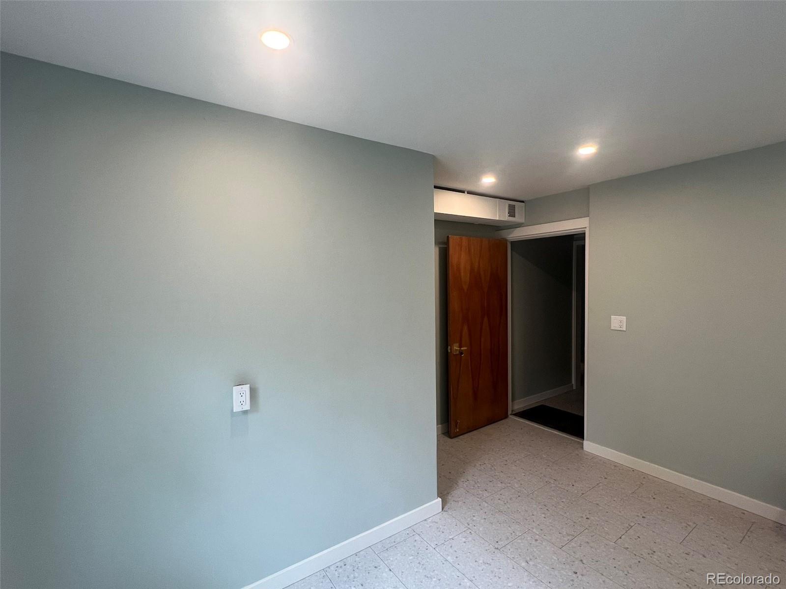139 E 3rd Street Unit: 4