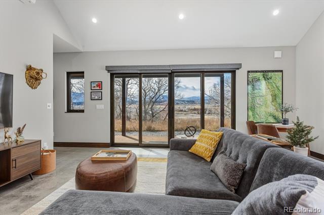 8995 Salix Road