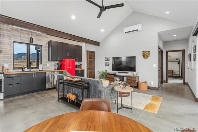 8995 Salix Road