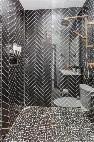 8995 Salix Road