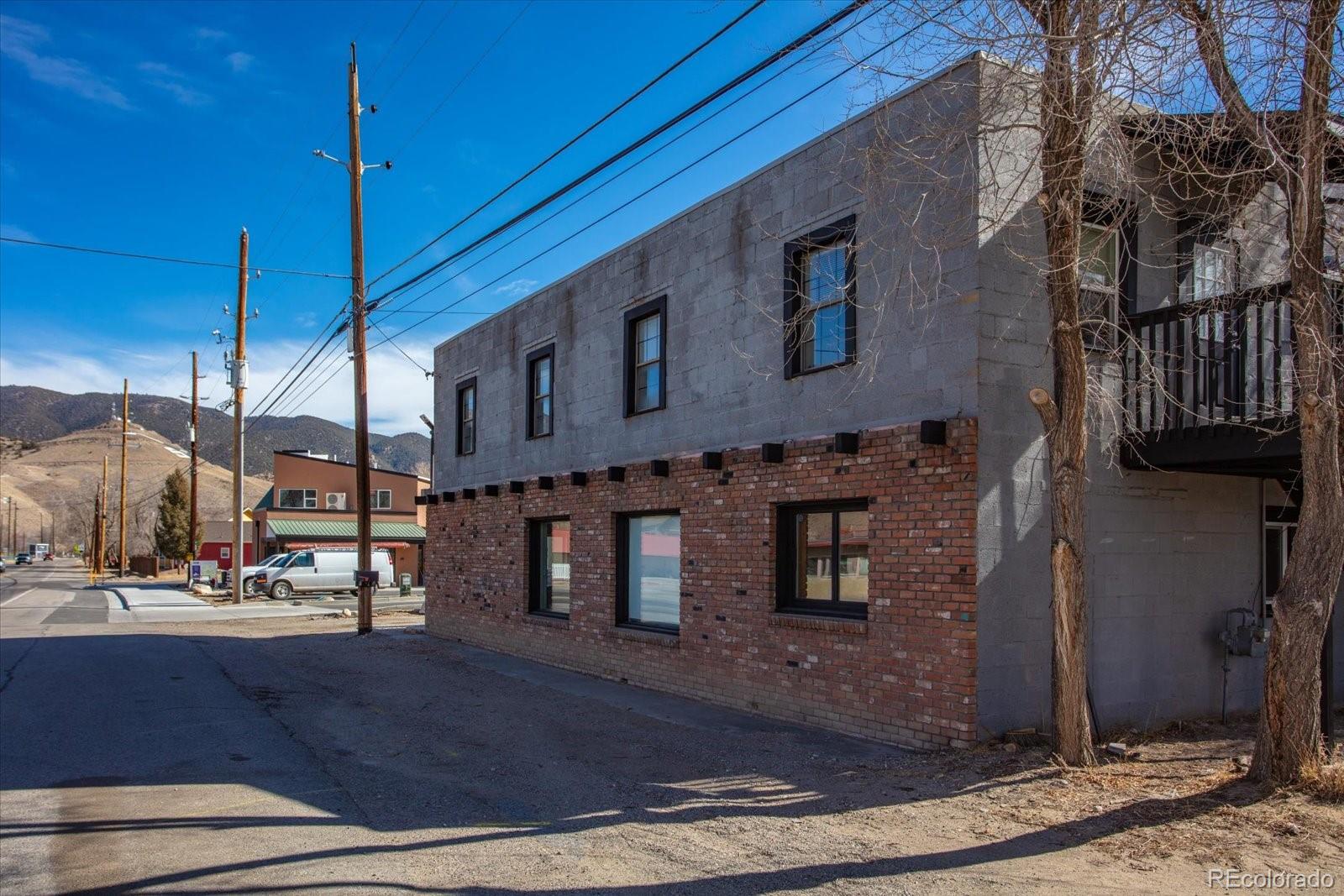 330 W Grand Avenue