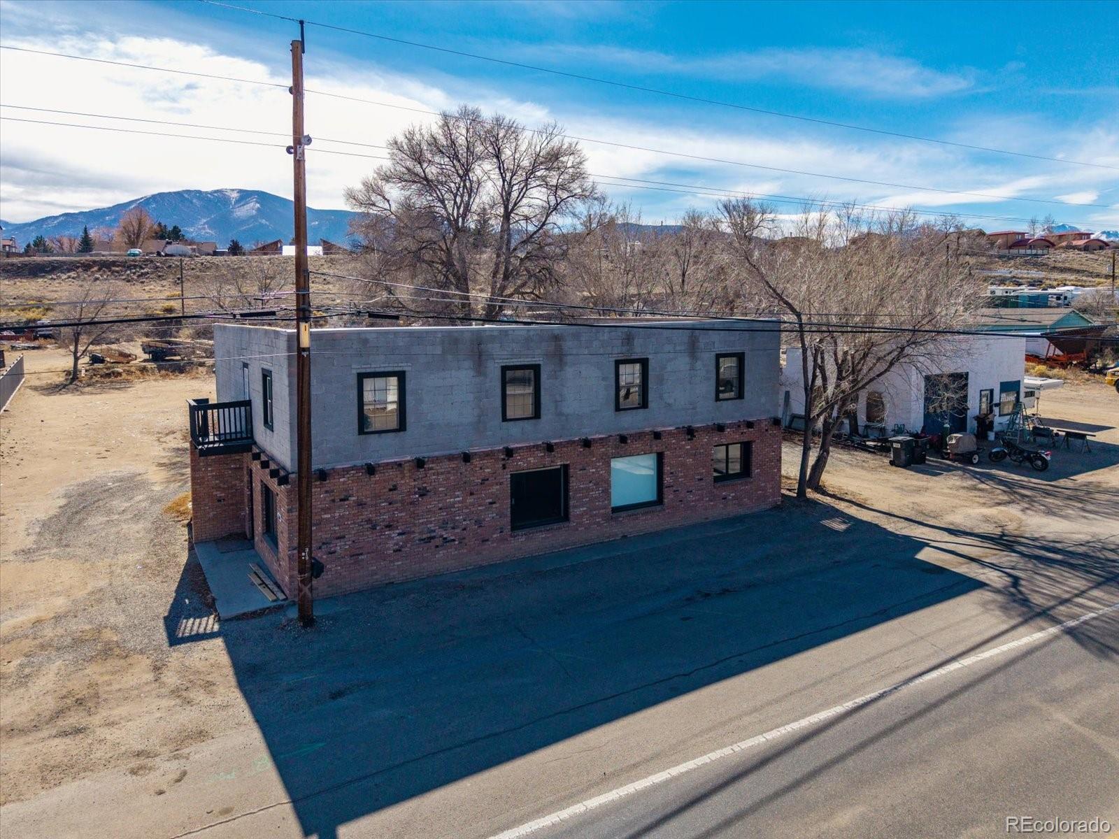 330 W Grand Avenue