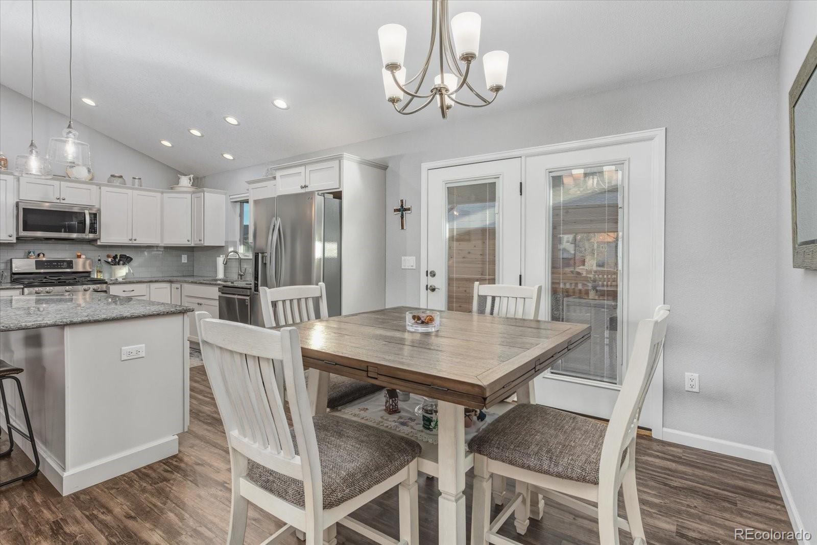 1115 E Sabeta Avenue