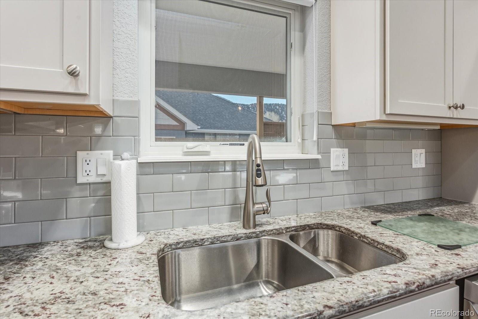 1115 E Sabeta Avenue