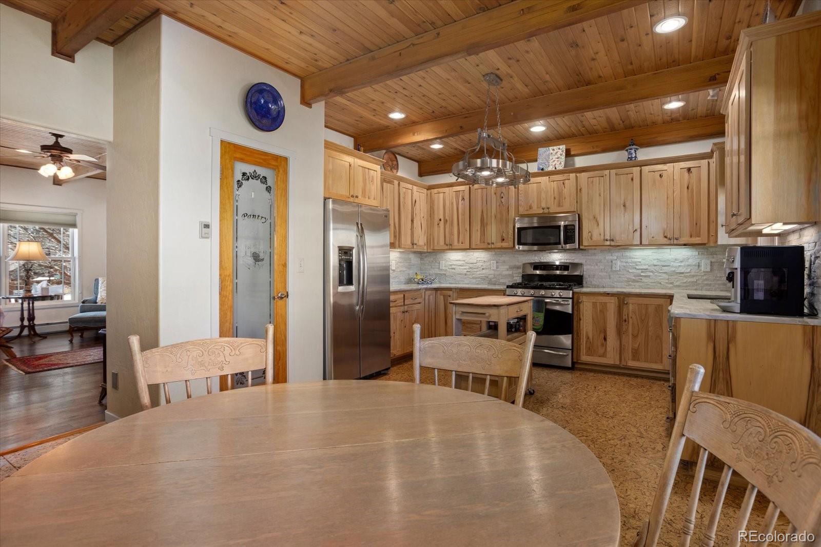 1100 E Sabeta Avenue