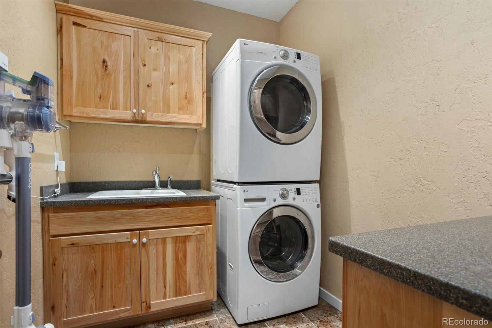 1100 E Sabeta Avenue