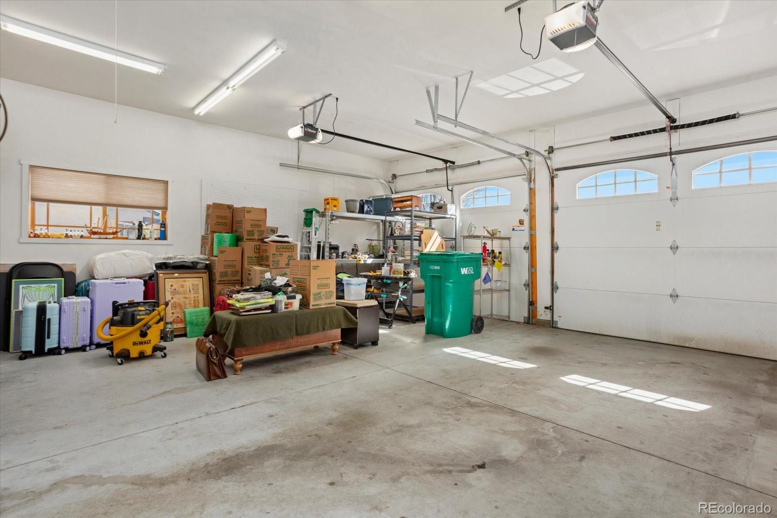 1100 E Sabeta Avenue