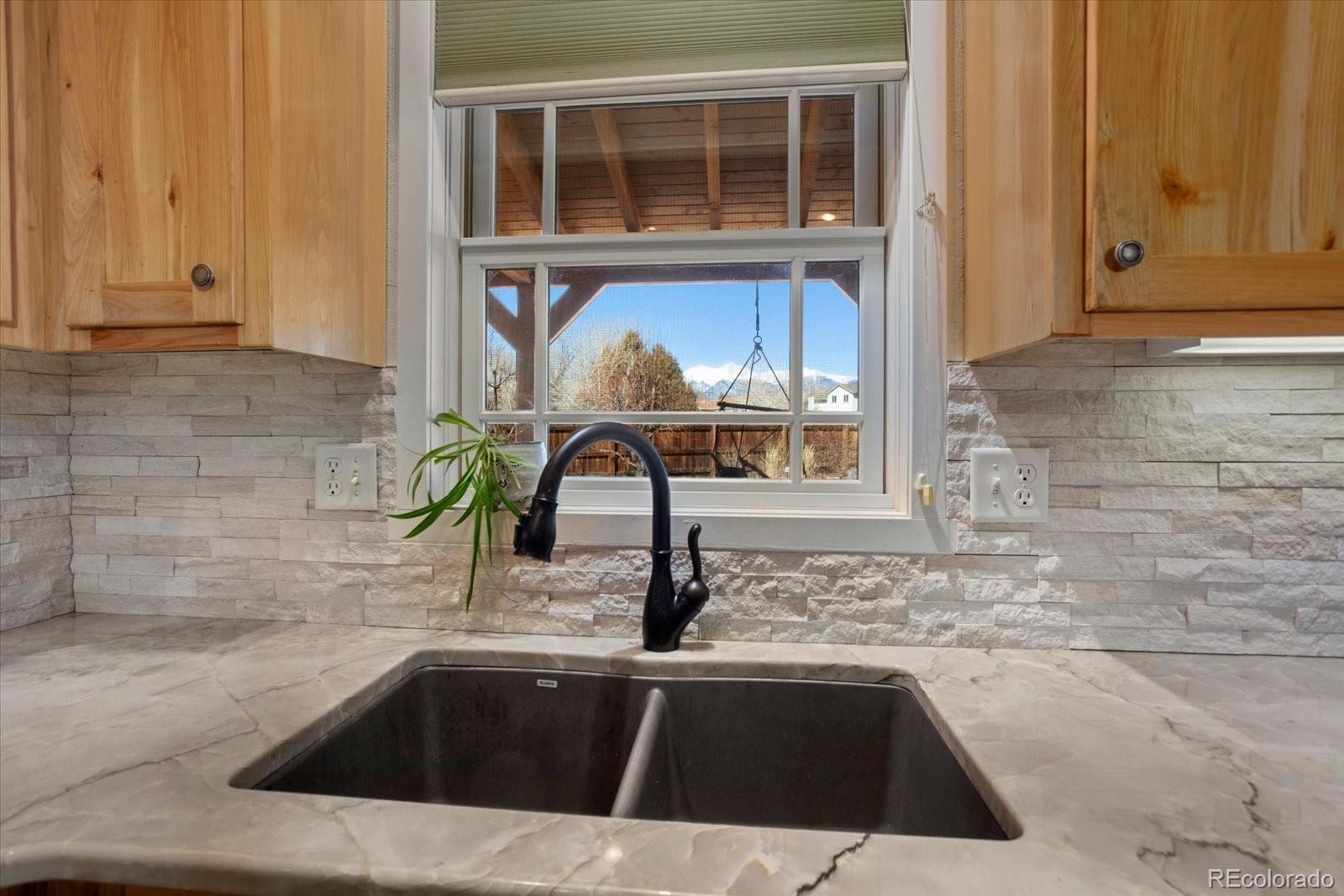 1100 E Sabeta Avenue