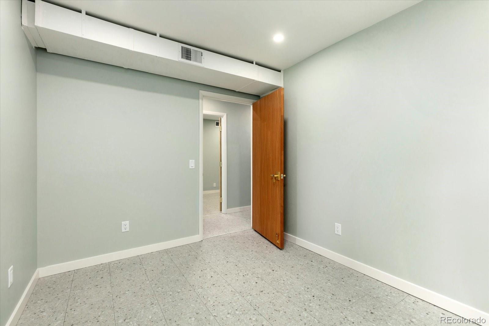 139 E 3rd Street Unit: 8