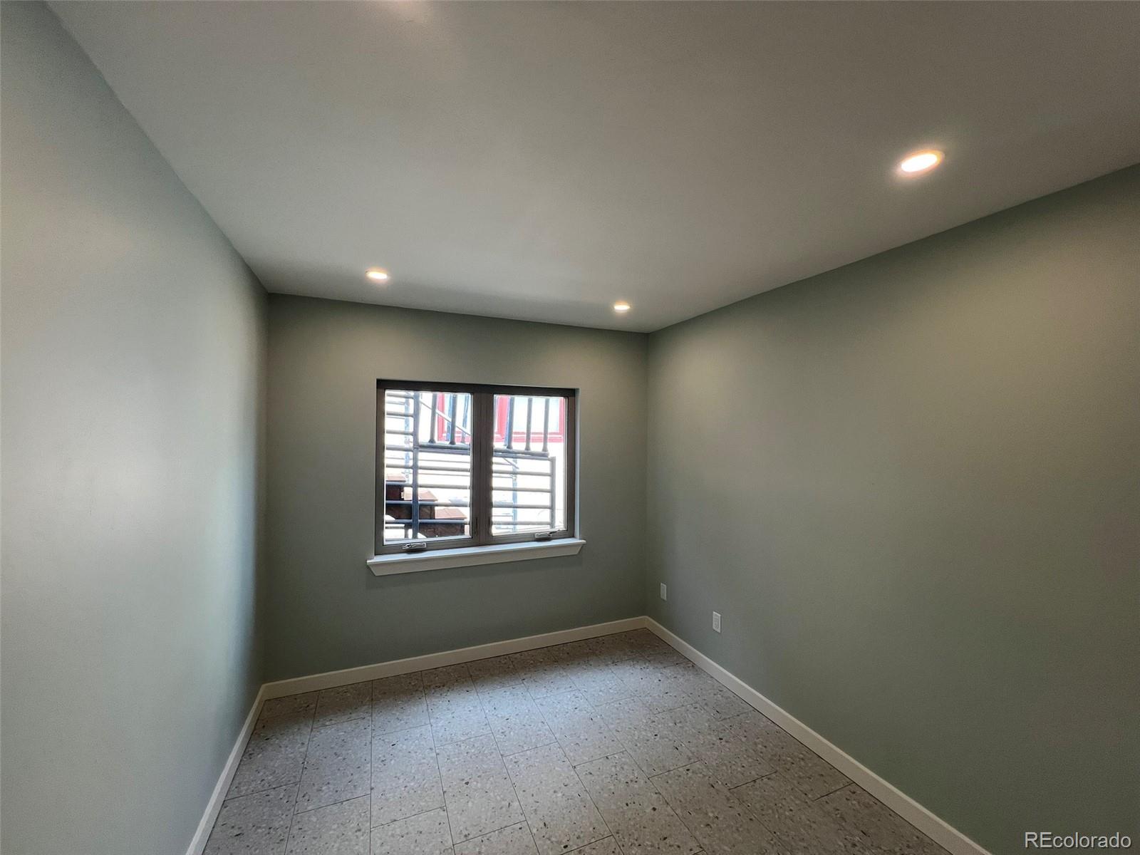 139 E 3rd Street Unit: 8