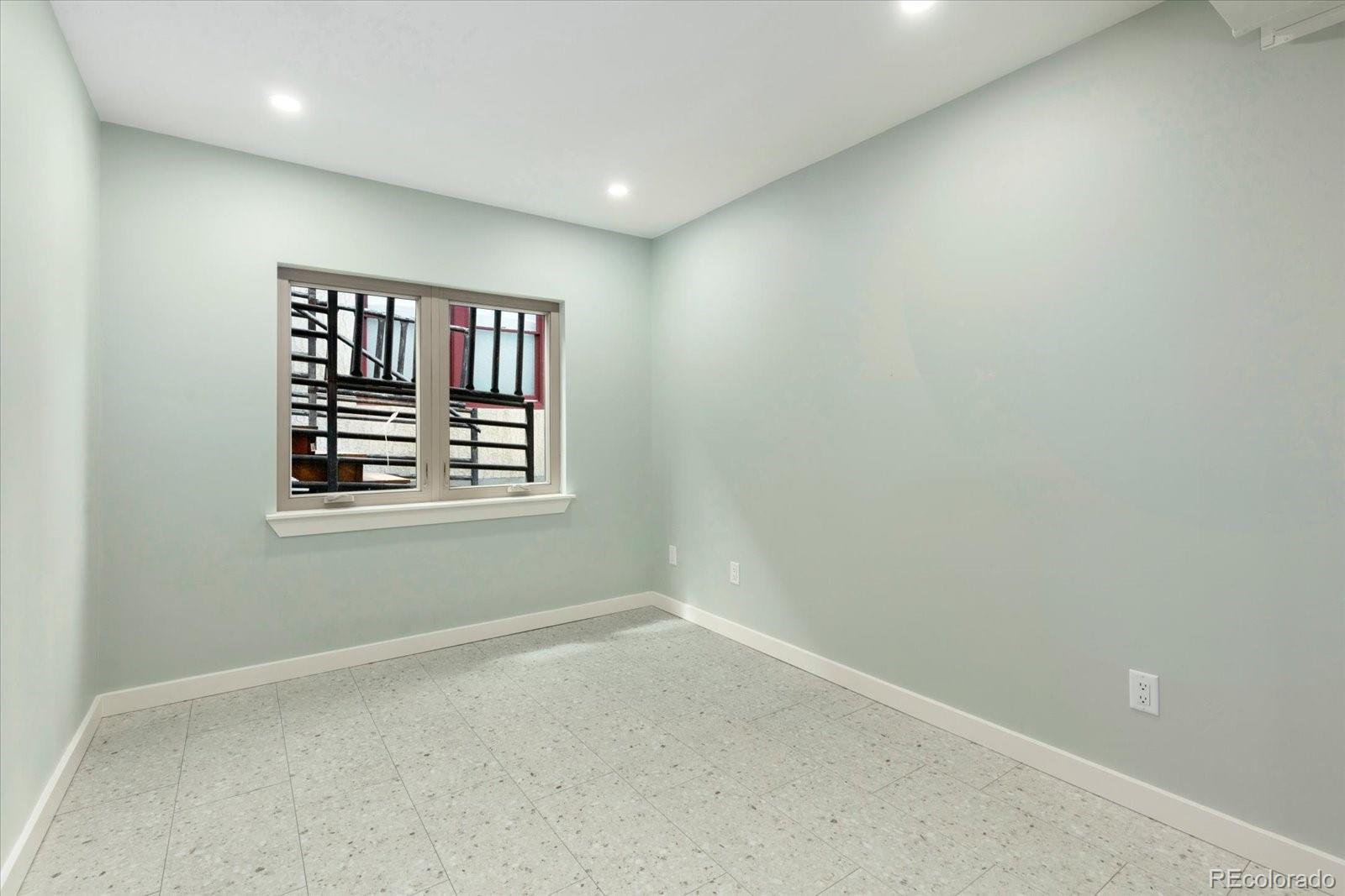 139 E 3rd Street Unit: 8