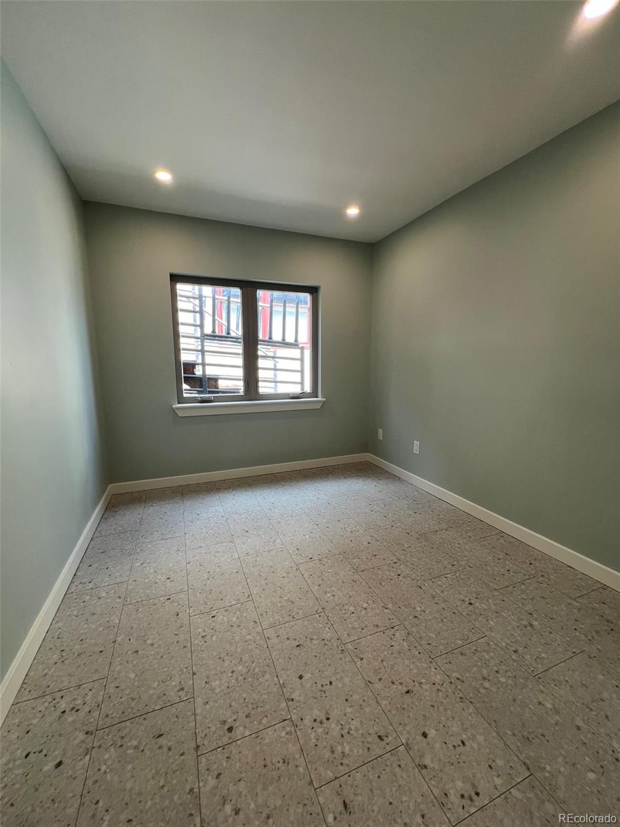 139 E 3rd Street Unit: 8