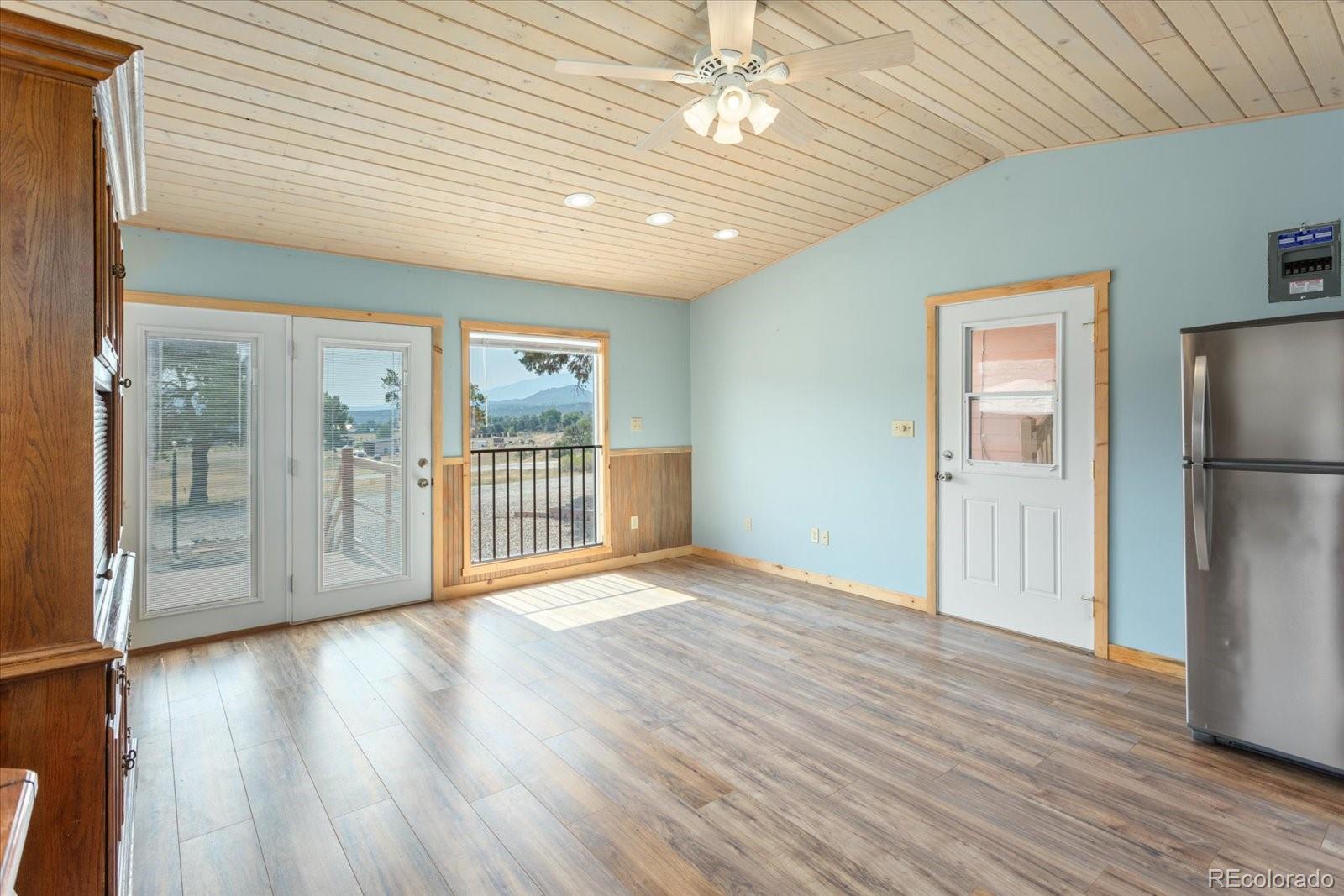 163 Holiday Hills Boulevard