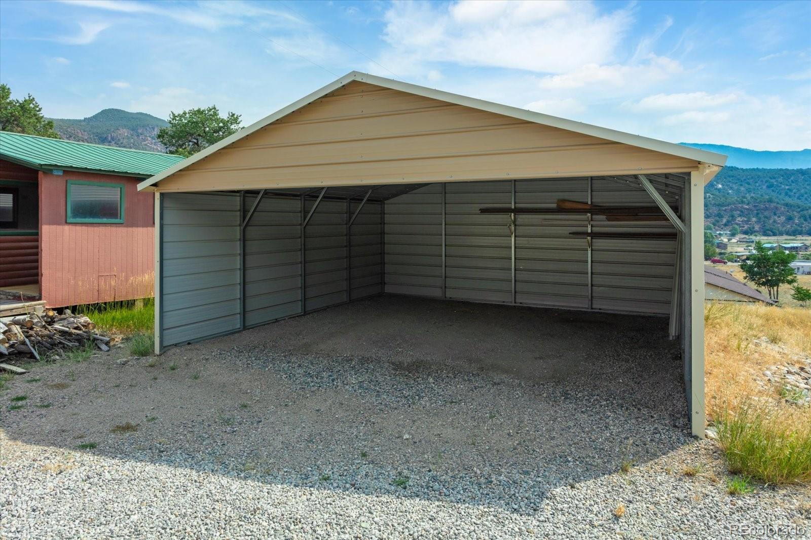 163 Holiday Hills Boulevard