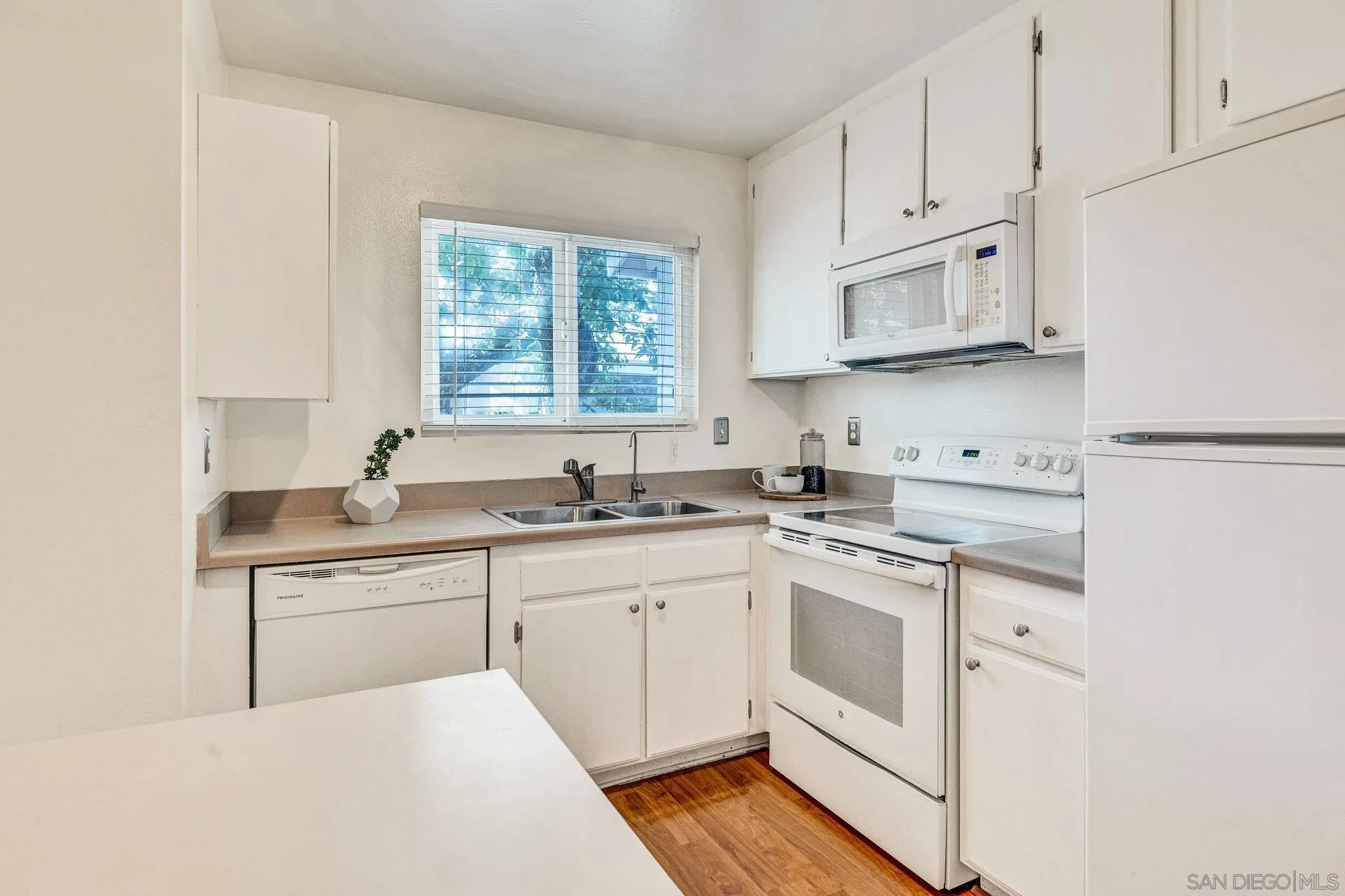 529 Sandalwood Unit 10