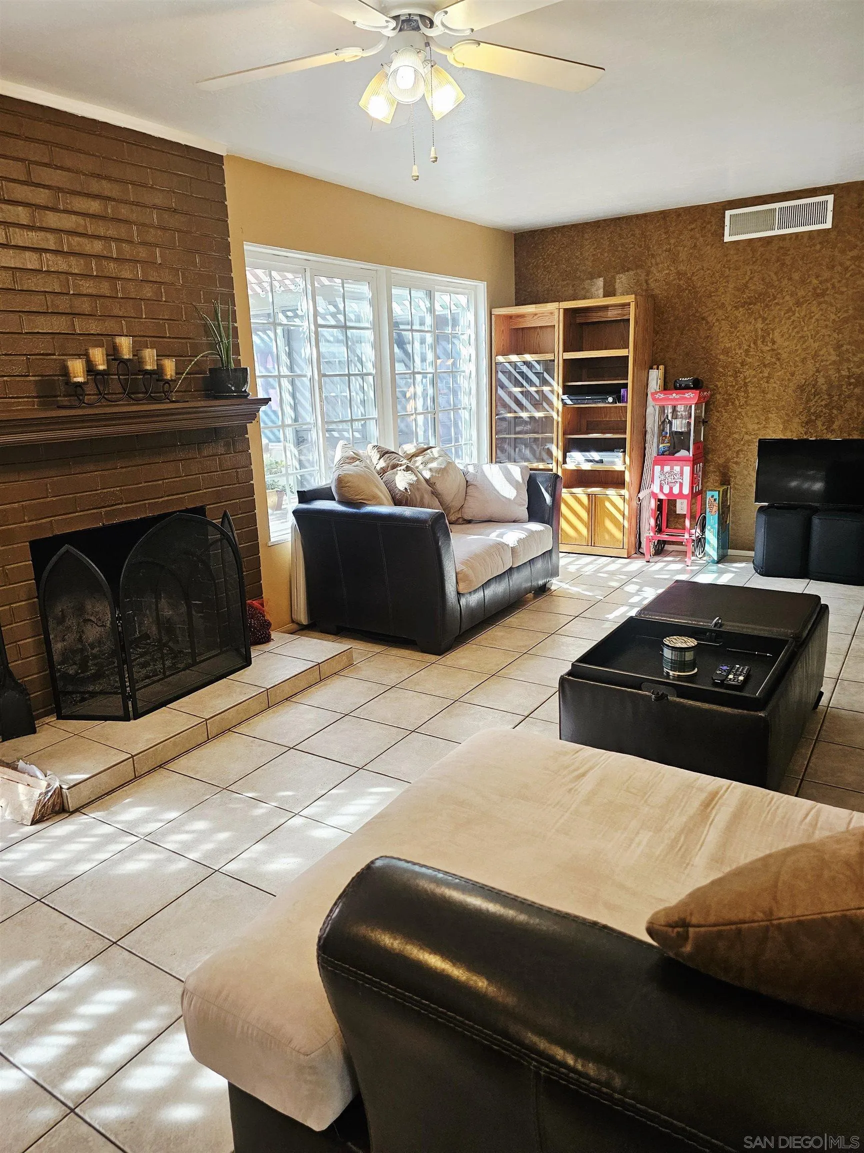 7045 Beagle, San Diego