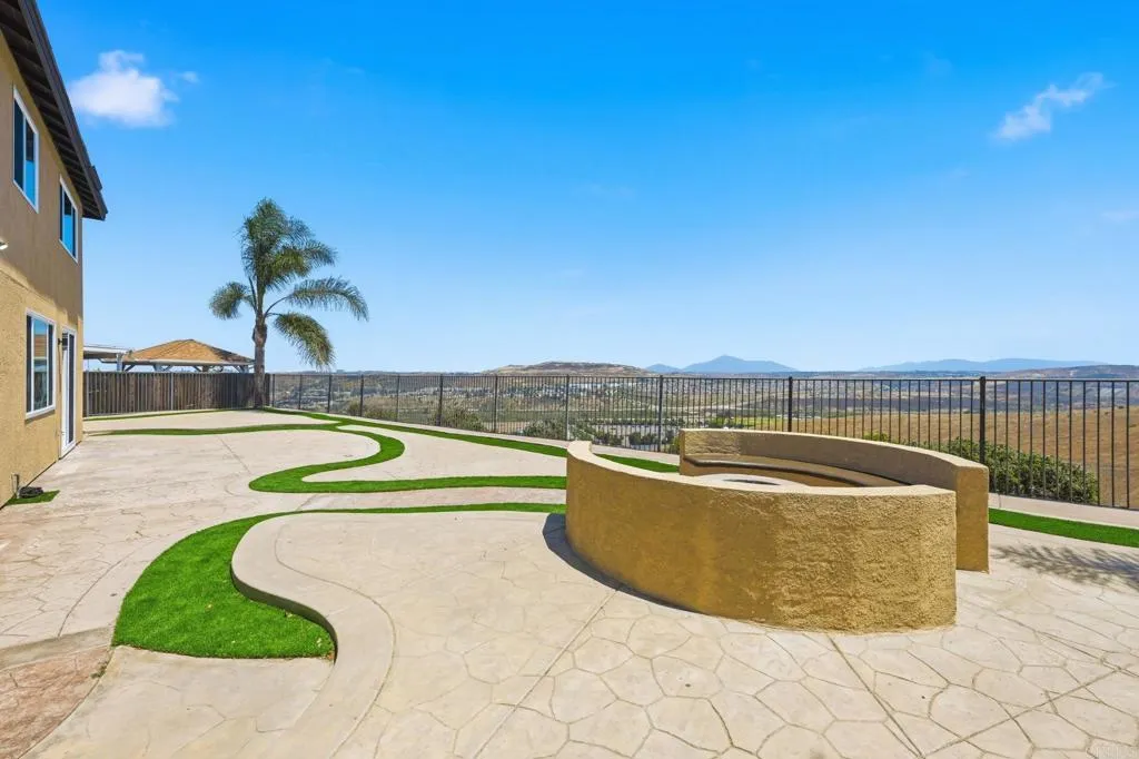 637 Vista San Javier