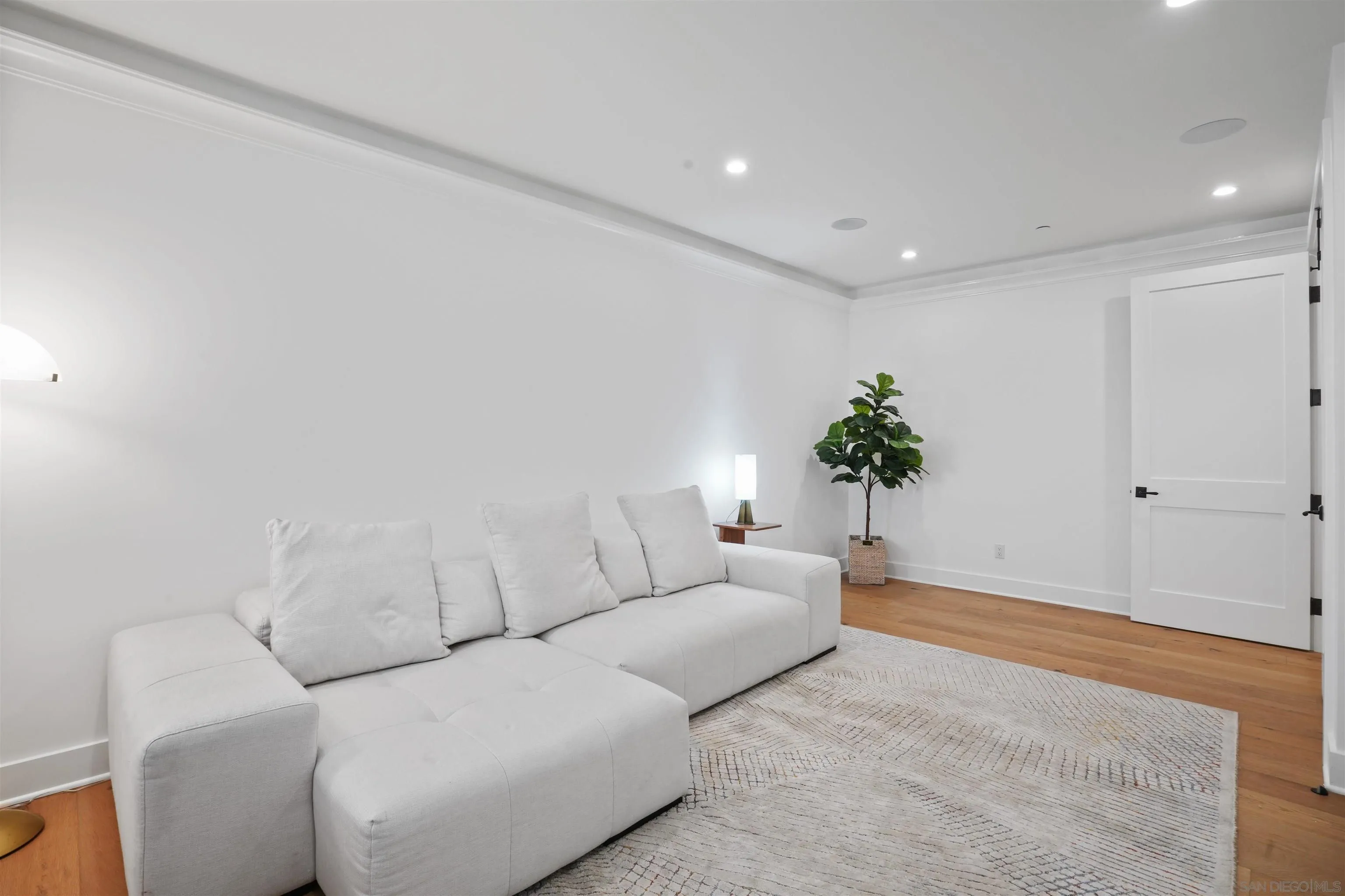 872 C Ave