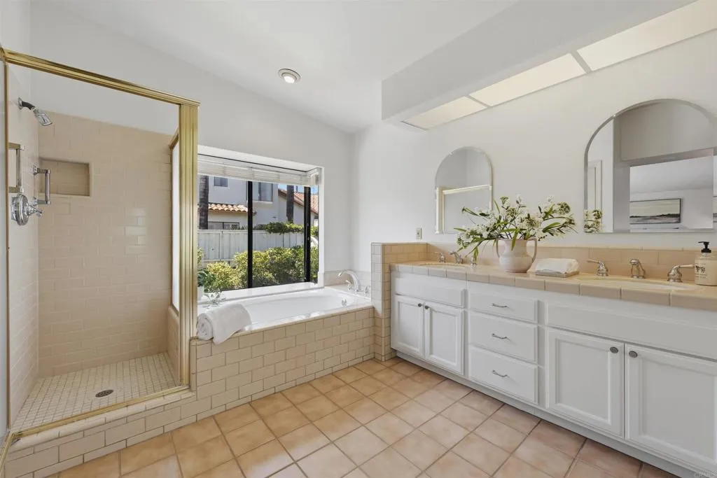 4016 Caminito Cassis