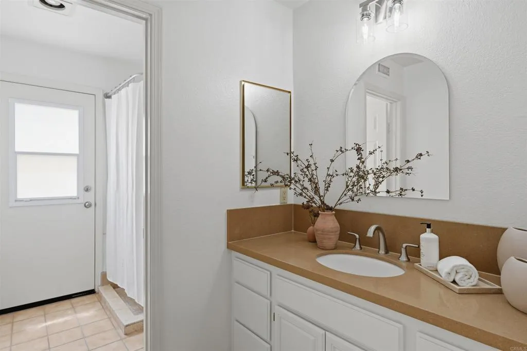 4016 Caminito Cassis