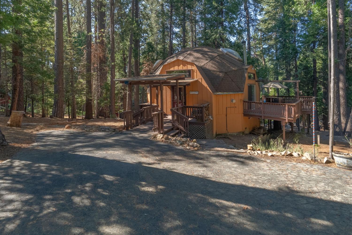 1813 Manzanita Drive