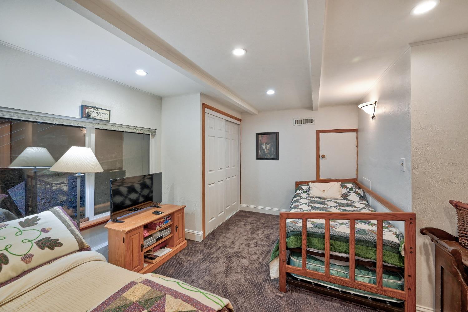 3189 Lakewood Drive