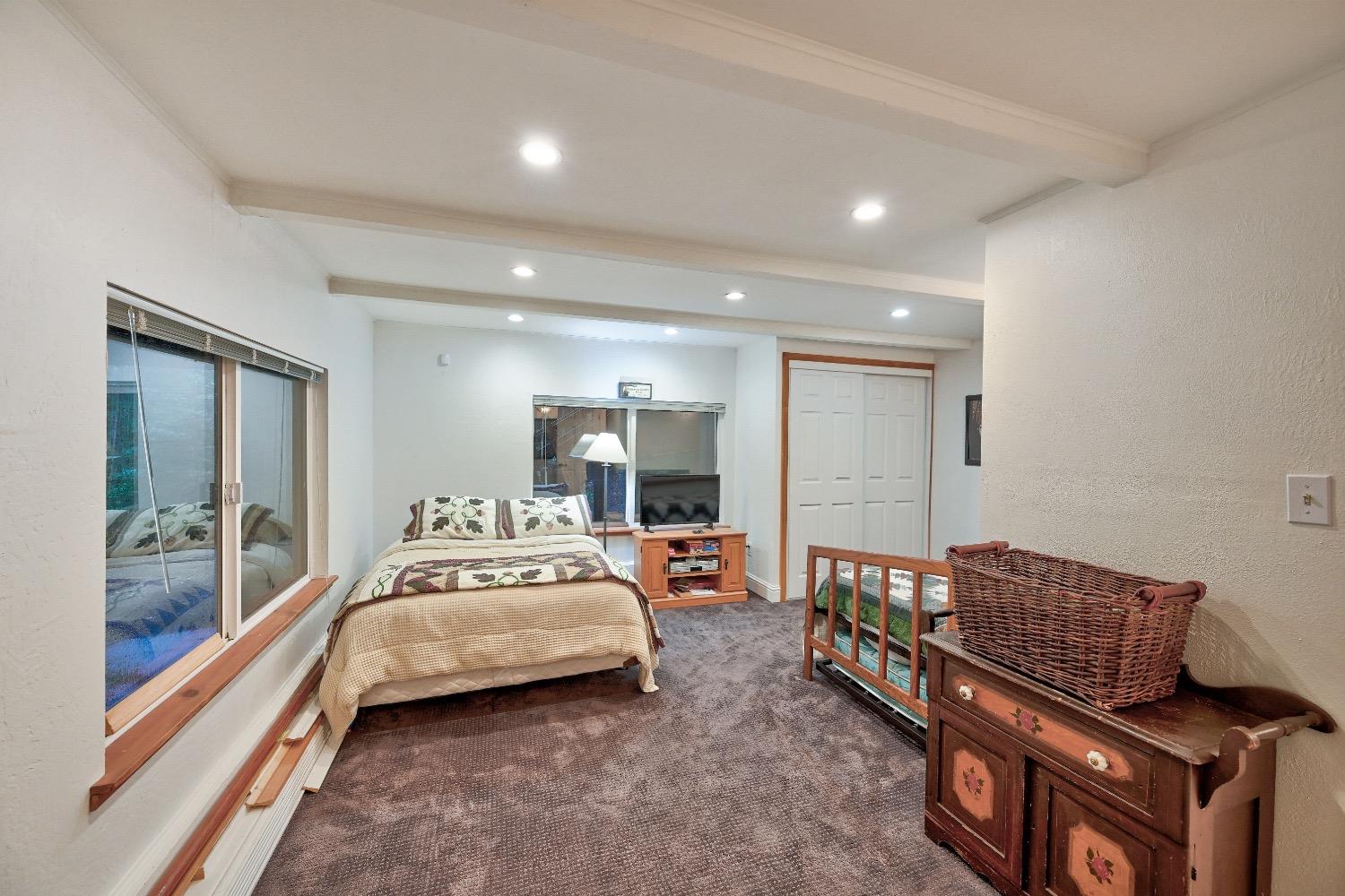3189 Lakewood Drive