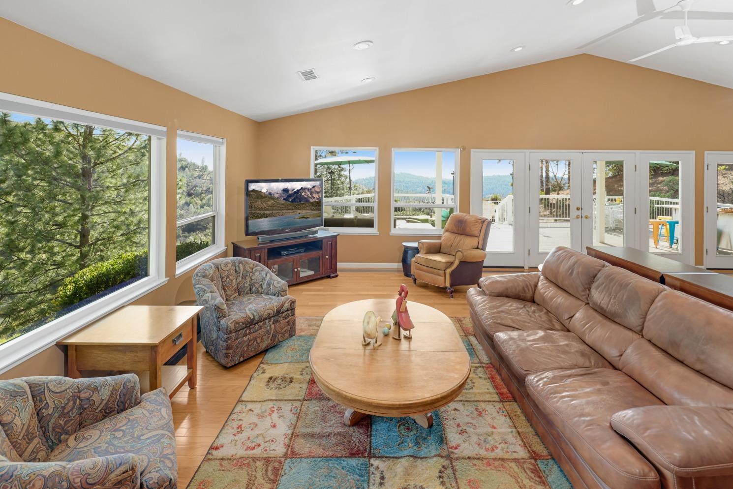 1303 Manzanita Drive
