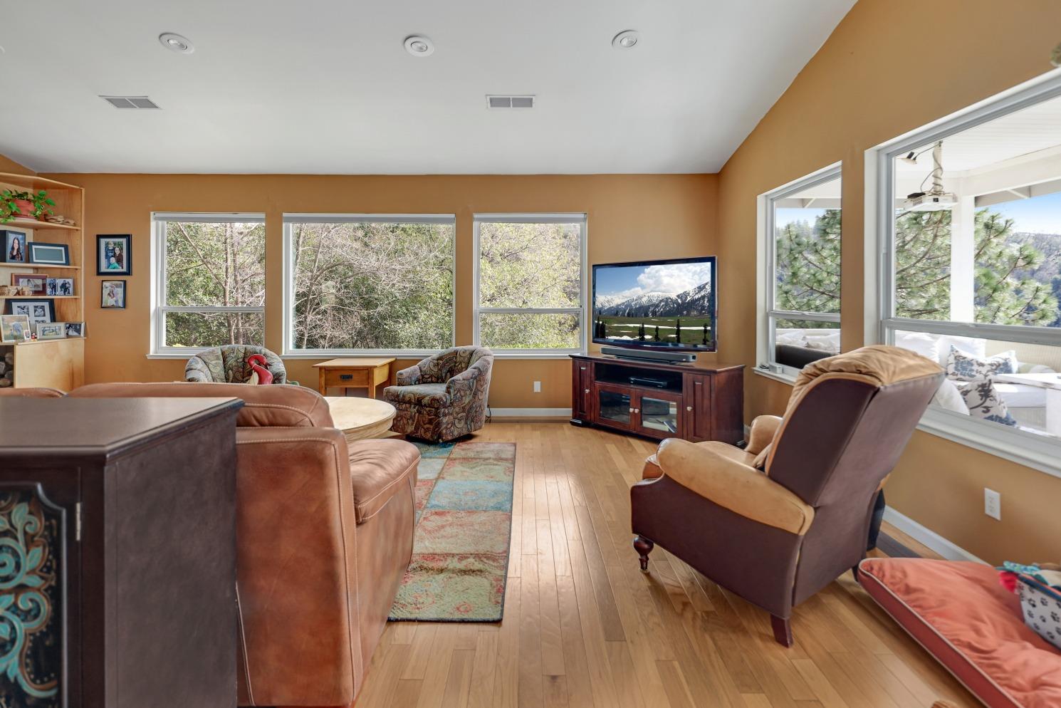 1303 Manzanita Drive