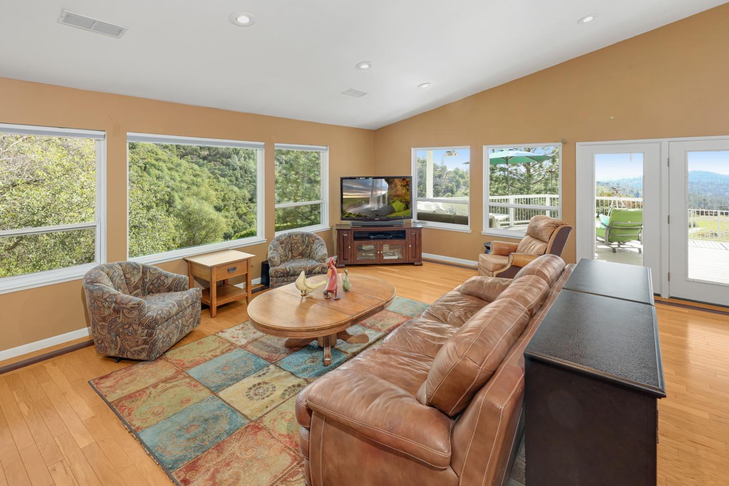 1303 Manzanita Drive