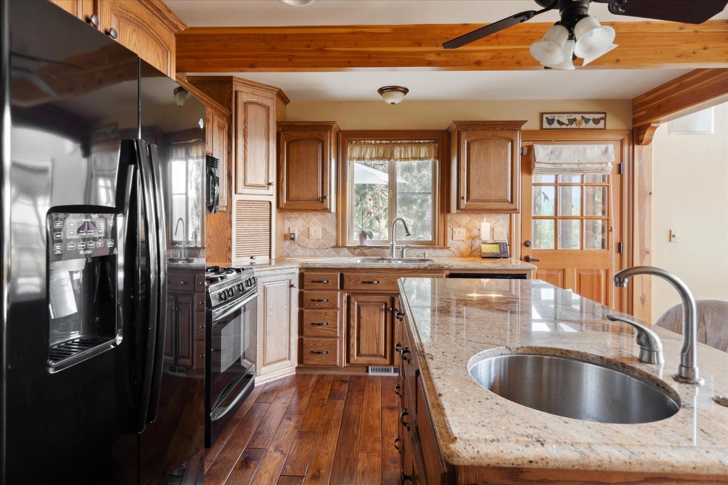 560 Summit View Road