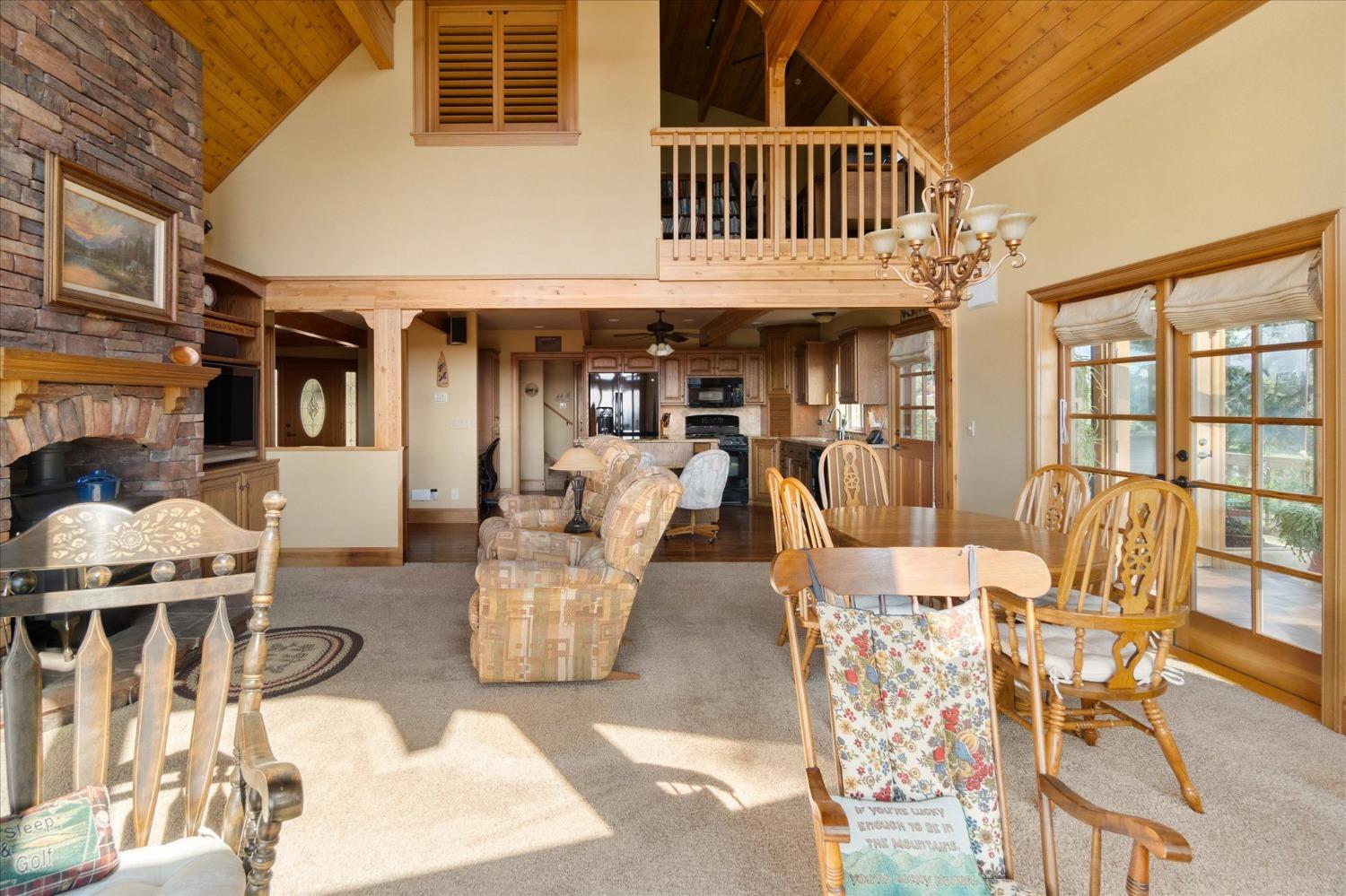 560 Summit View Road
