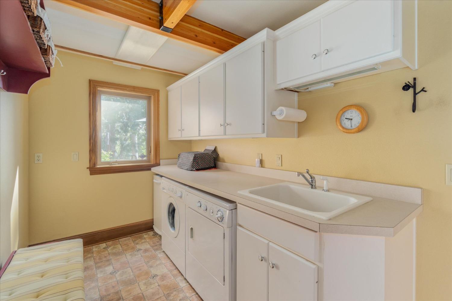 560 Summit View Road