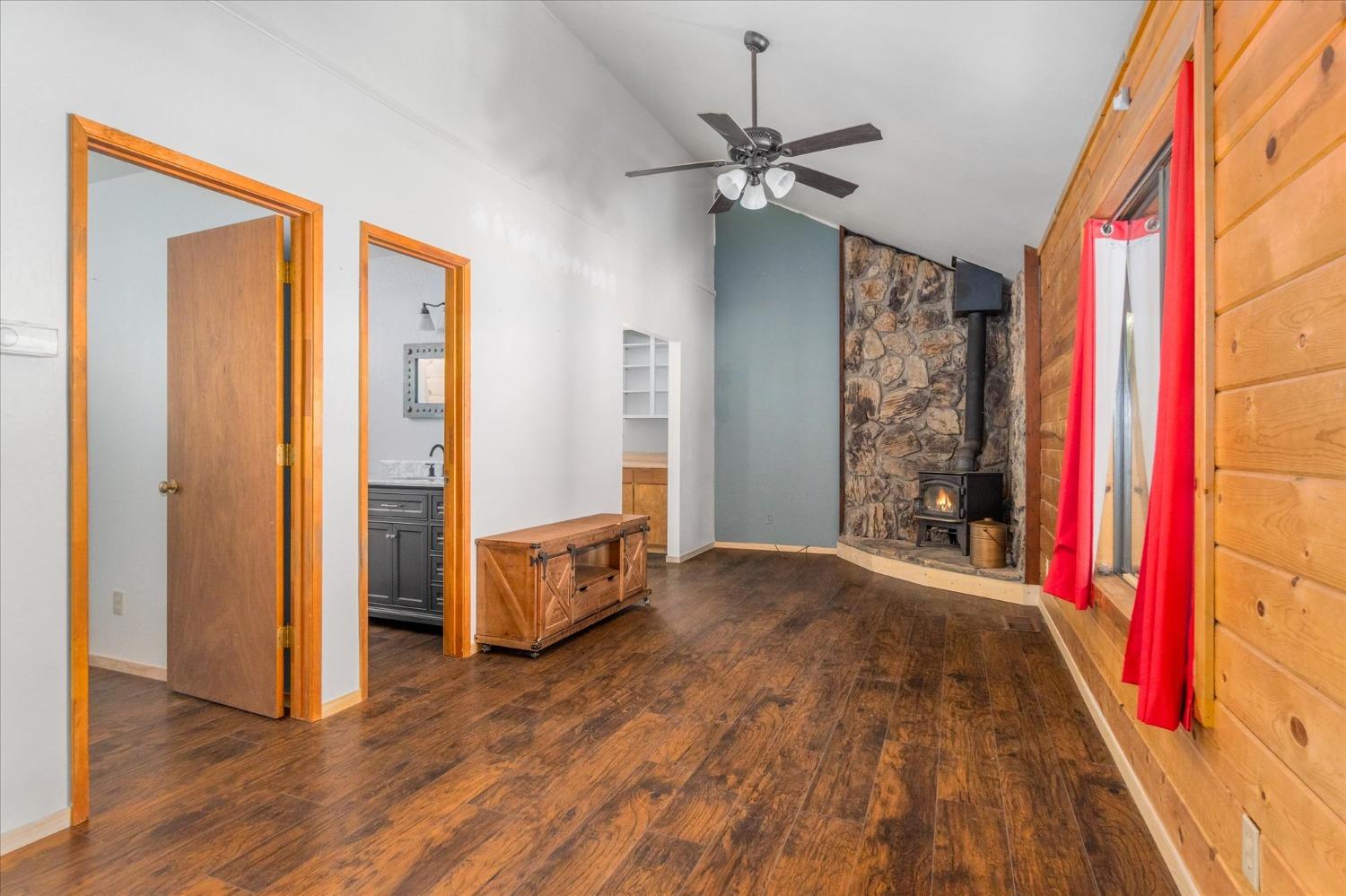1055 Laurel Circle
