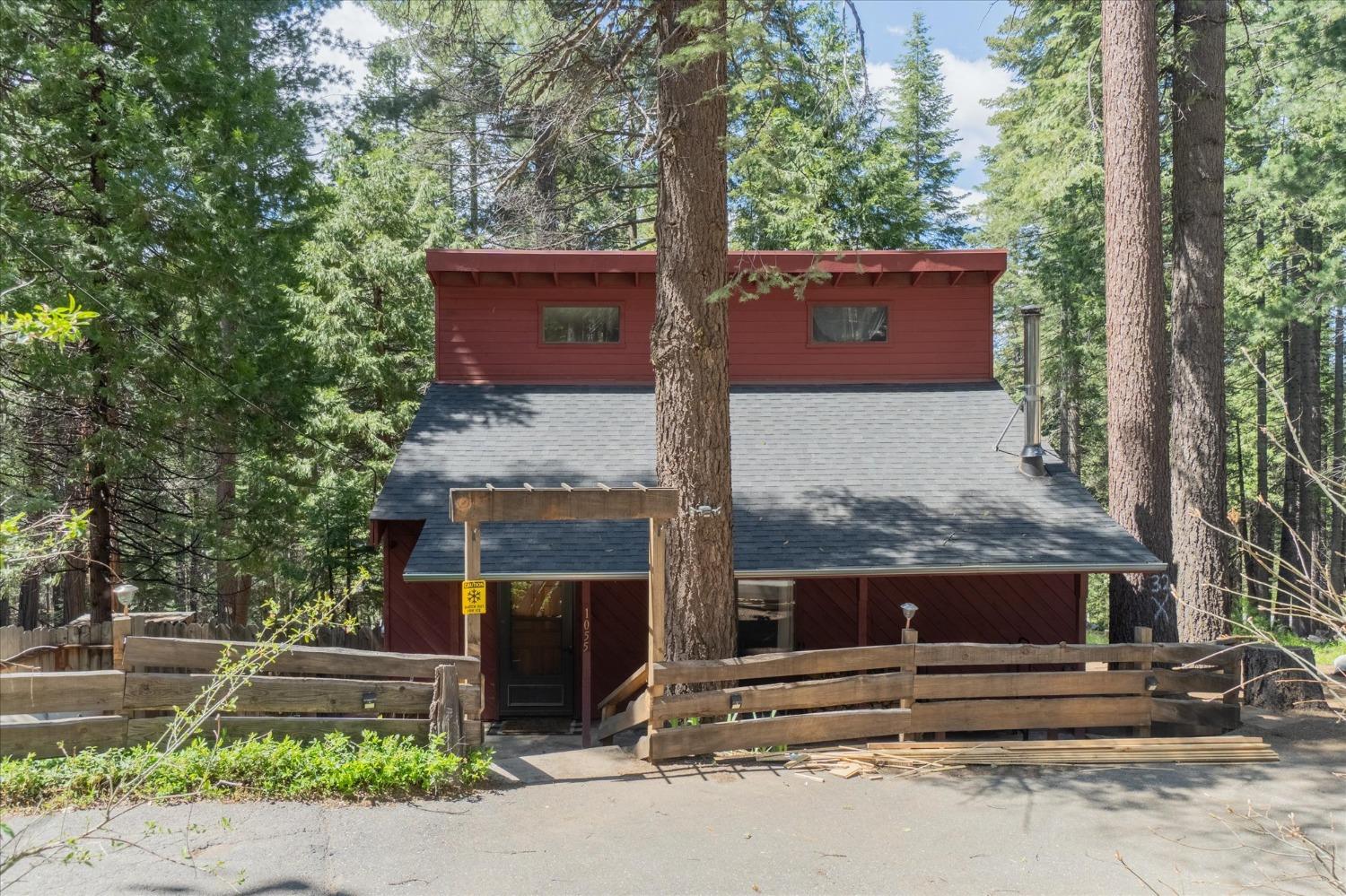 1055 Laurel Circle