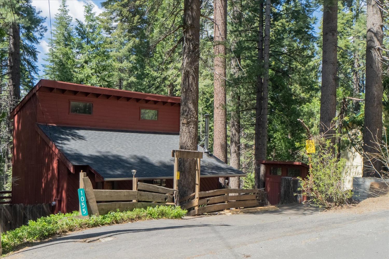 1055 Laurel Circle