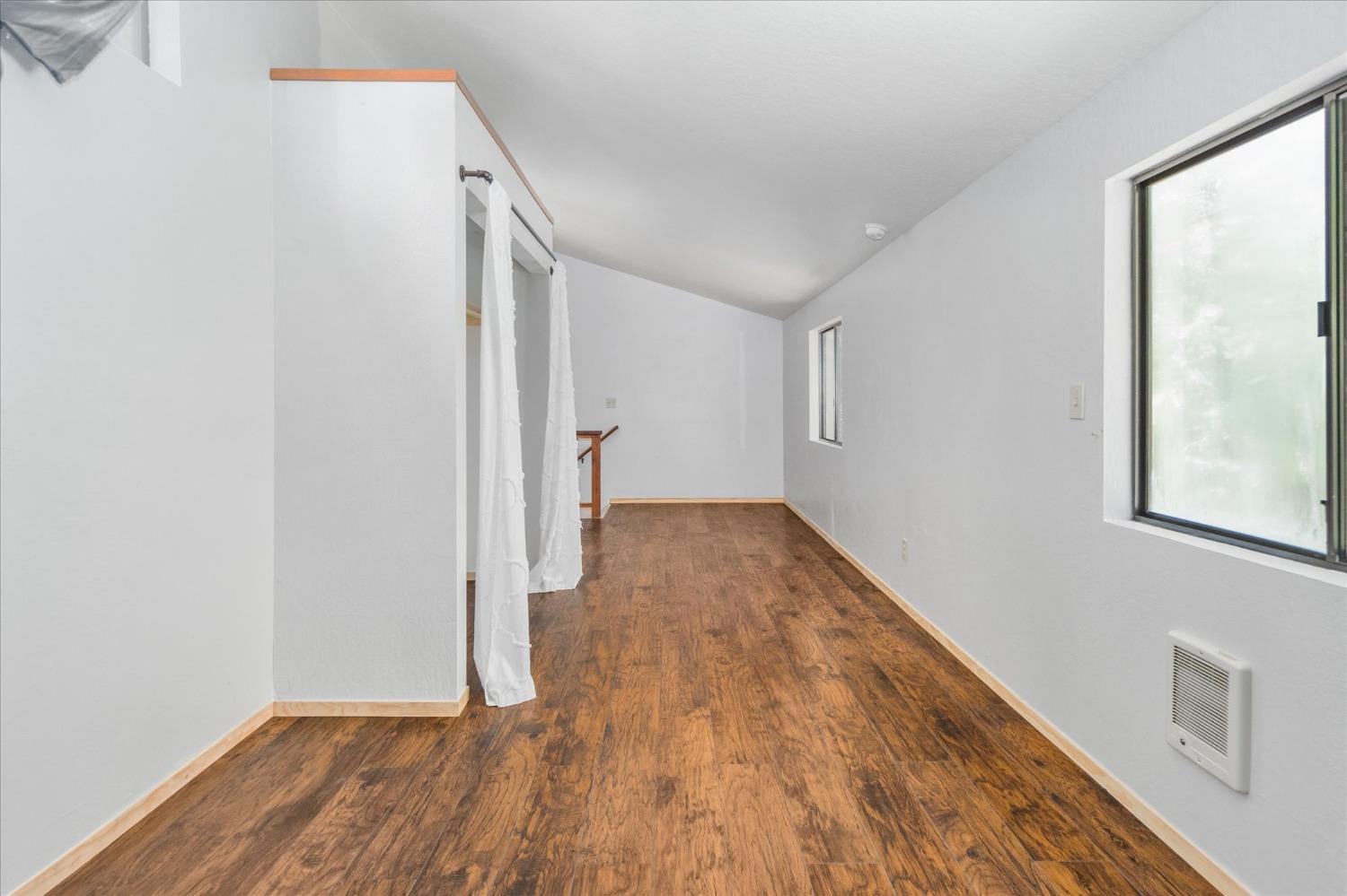 1055 Laurel Circle