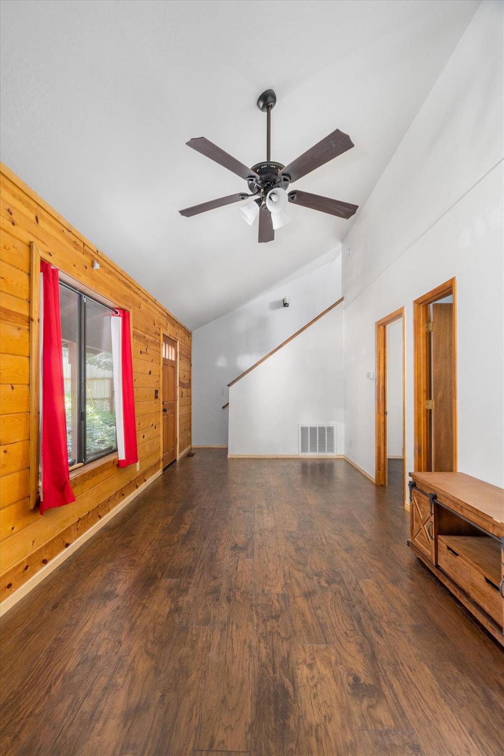 1055 Laurel Circle