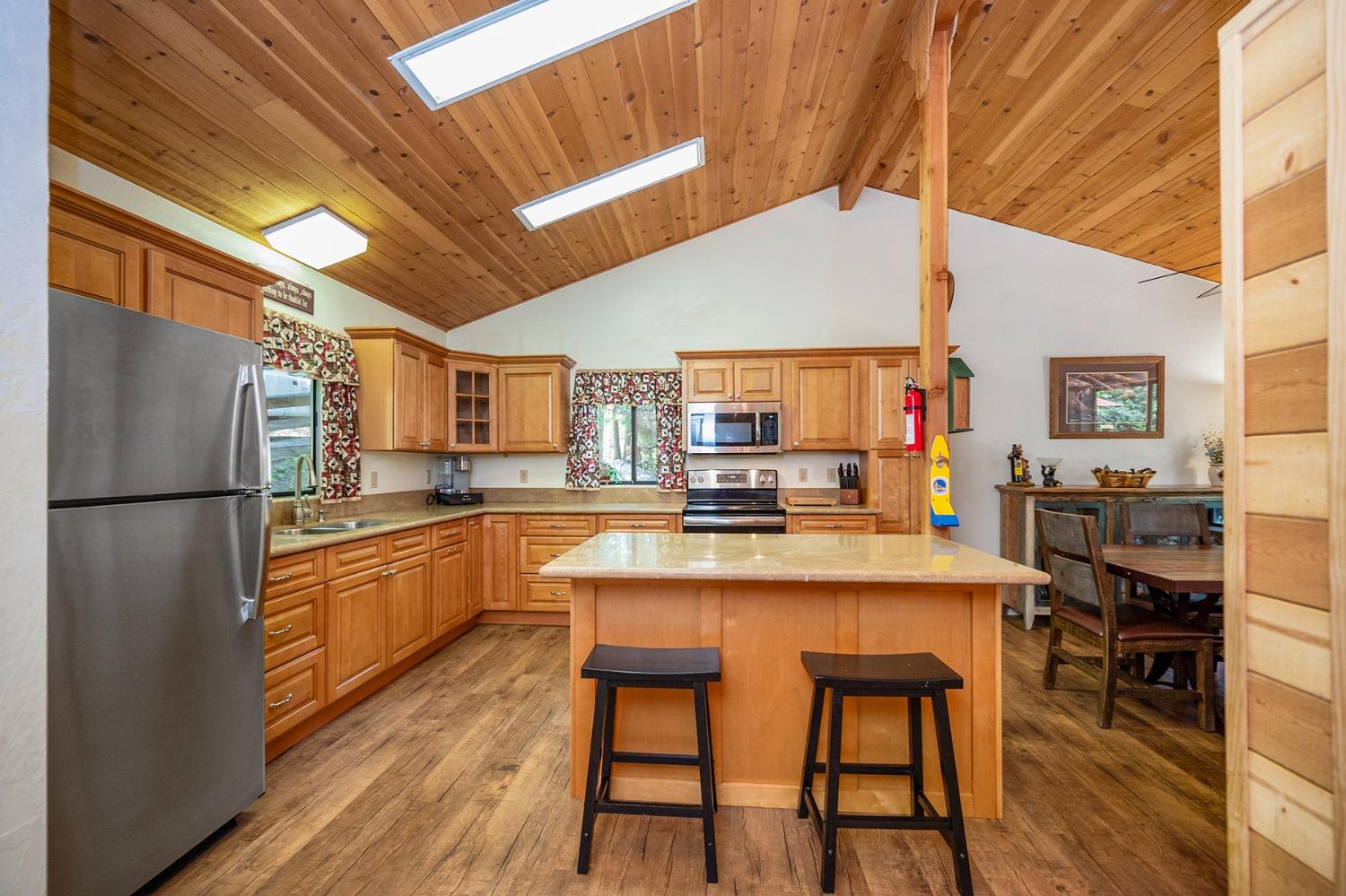3465 Lakemont Dr