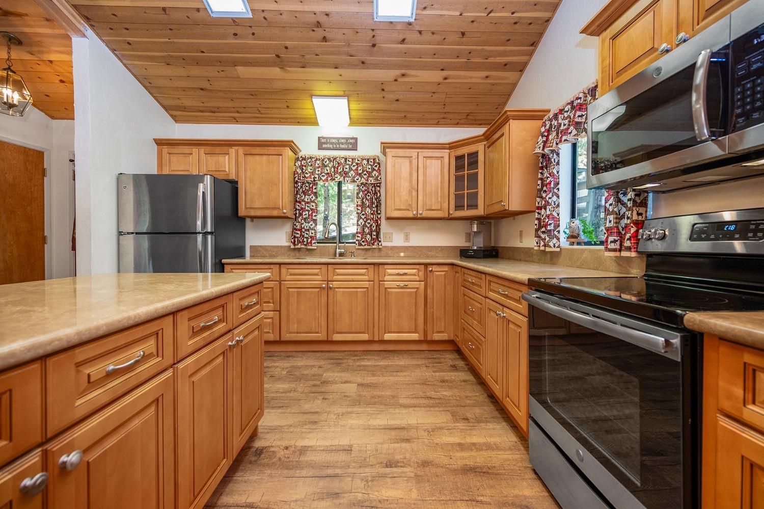 3465 Lakemont Dr