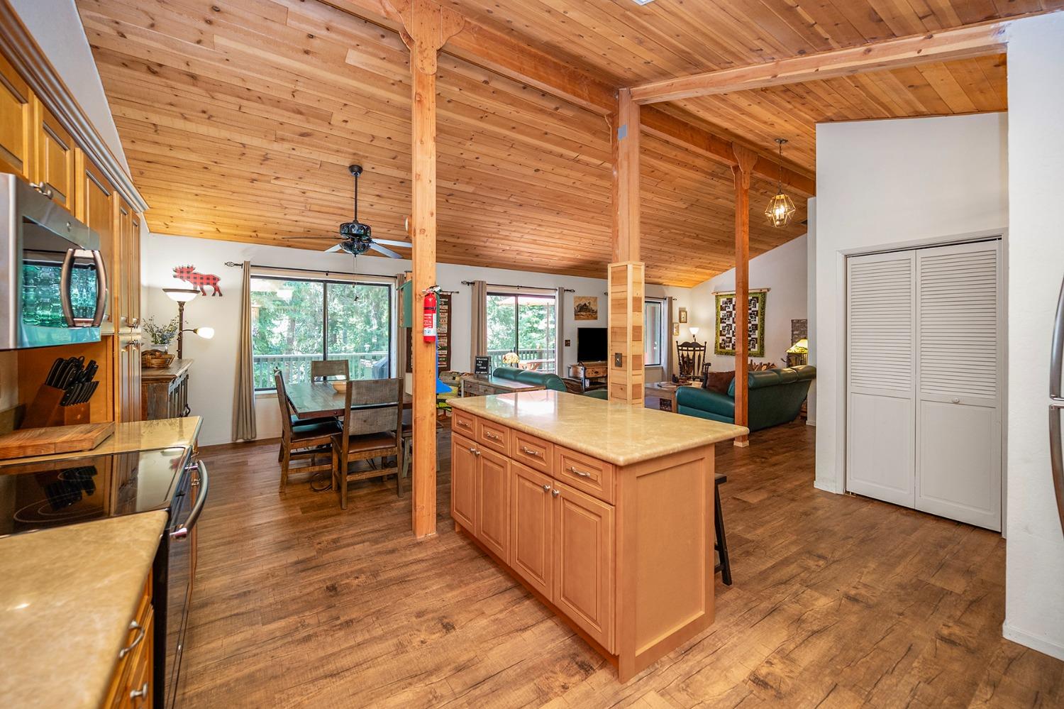 3465 Lakemont Dr