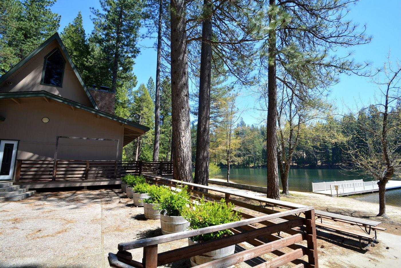 3465 Lakemont Dr